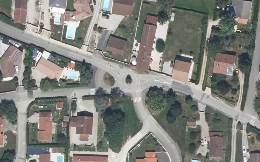 Vue aérienne du Rond-point anonyme n°266156016
