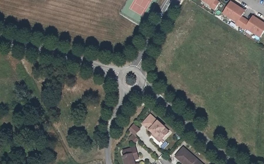Vue aérienne du Rond-point anonyme n°266156017