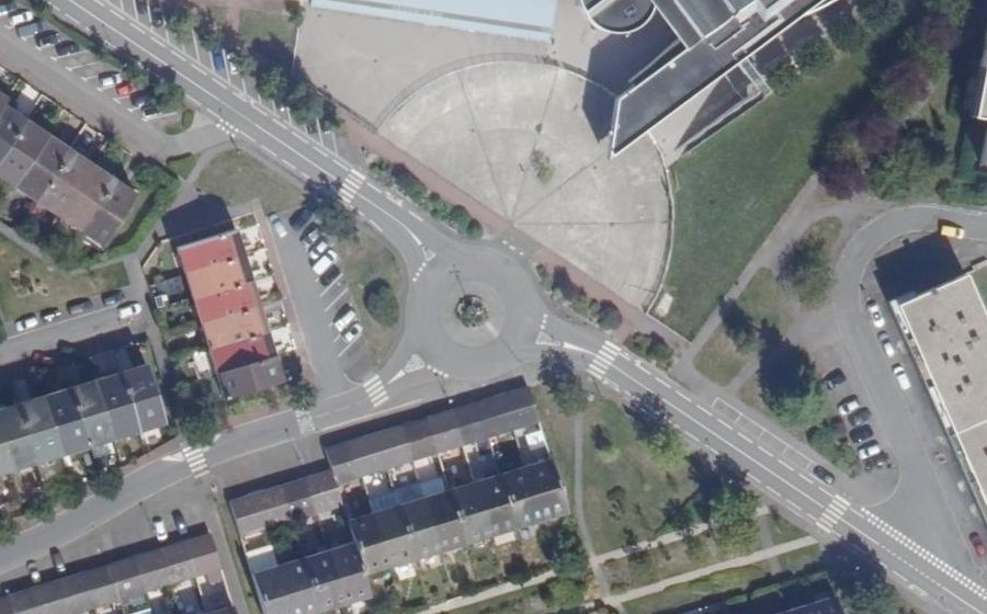 Vue aérienne du Rond-point anonyme n°26616105