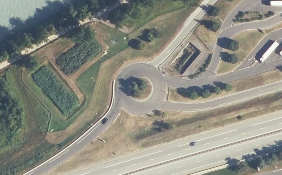 Vue aérienne du Rond-point anonyme n°26619300