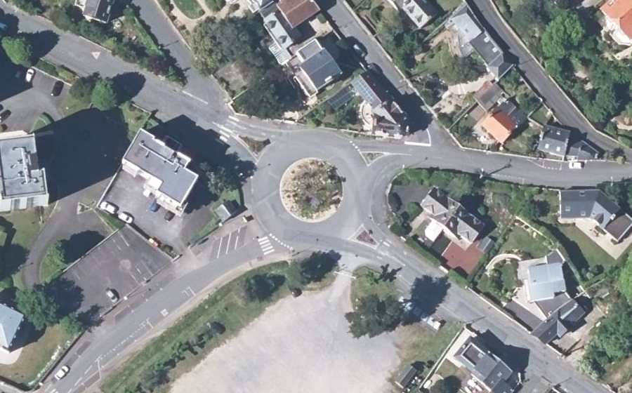 Vue aérienne du Rond-point anonyme n°26631804