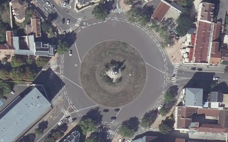 Vue aérienne du Place du 30 Octobre et de la Légion d'Honneur