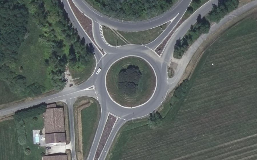 Vue aérienne du Rond-point anonyme n°26637231