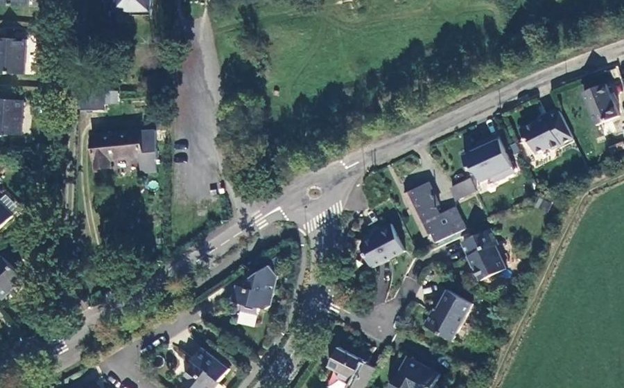 Vue aérienne du Rond-point anonyme n°26643208