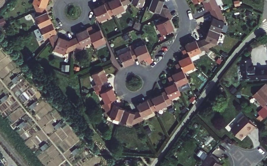 Vue aérienne du Rond-point anonyme n°26653115