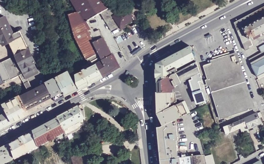 Vue aérienne du Rond-point anonyme n°266577038