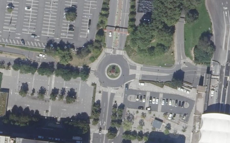 Vue aérienne du Rond-point anonyme n°26660875