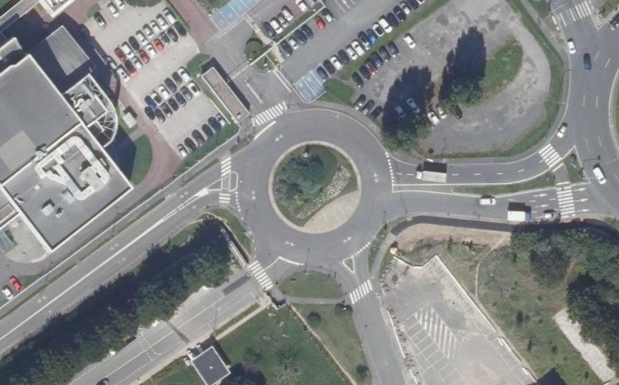 Vue aérienne du Rond-point anonyme n°26660927