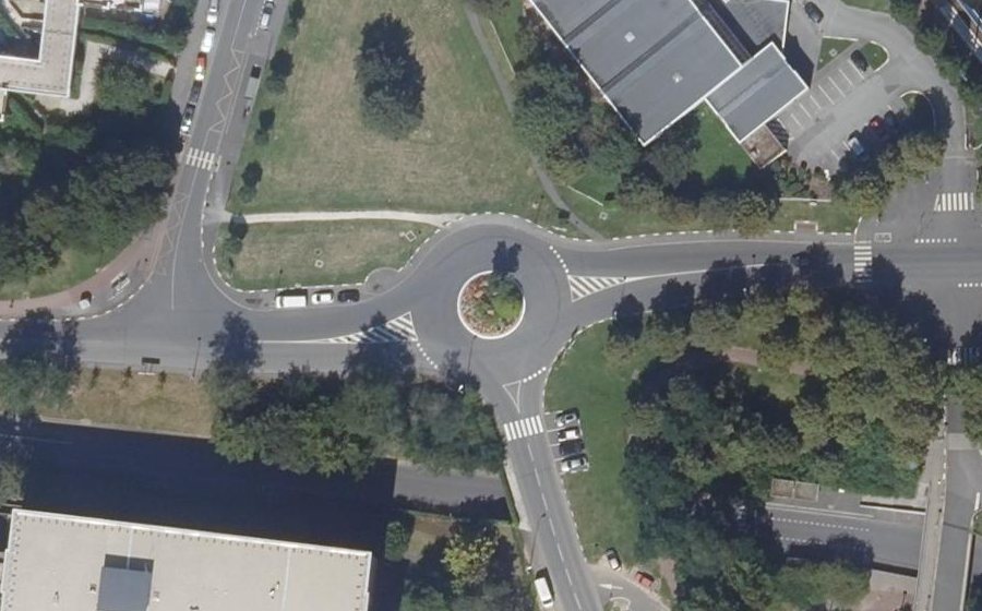Vue aérienne du Rond-point anonyme n°26661071