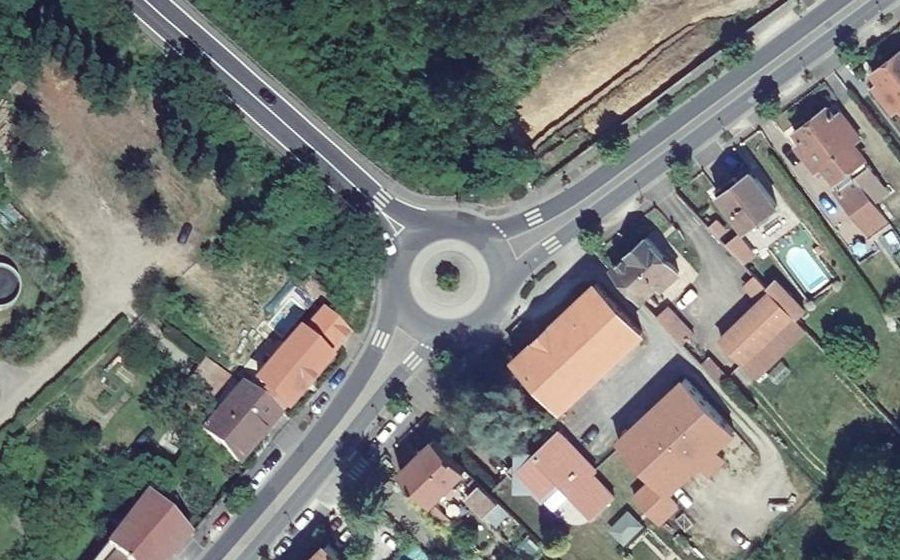 Vue aérienne du Rond-point anonyme n°26661262