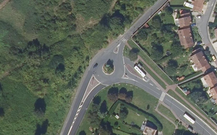 Vue aérienne du Rond-point anonyme n°26666864
