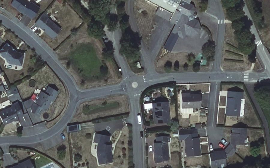 Vue aérienne du Rond-point anonyme n°266695529