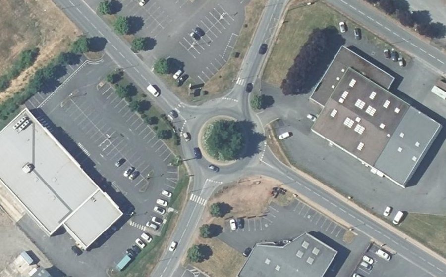 Vue aérienne du Rond-point anonyme n°26673554