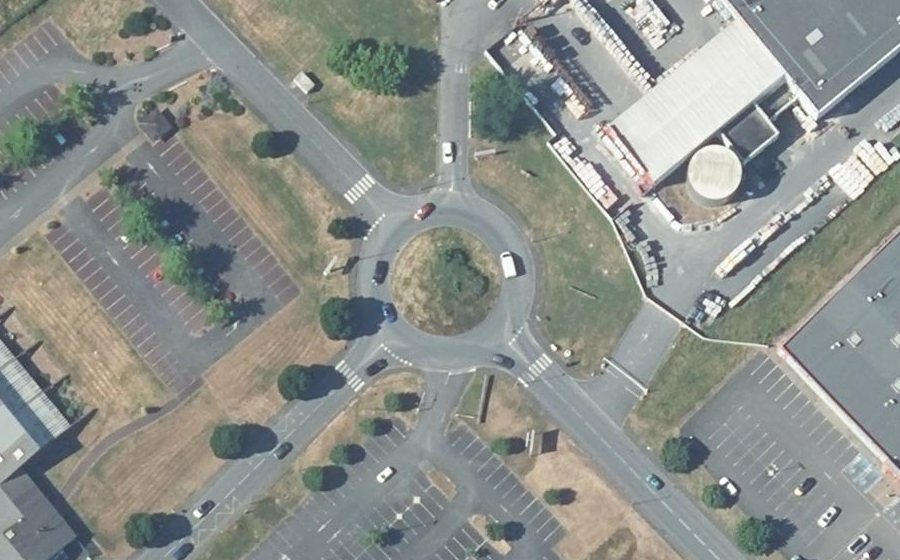 Vue aérienne du Rond-point anonyme n°26673593