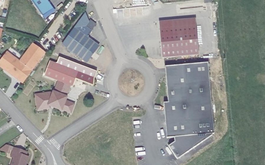 Vue aérienne du Rond-point anonyme n°266736712
