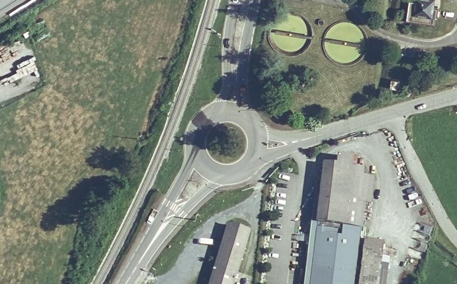 Vue aérienne du Rond-point anonyme n°26678448