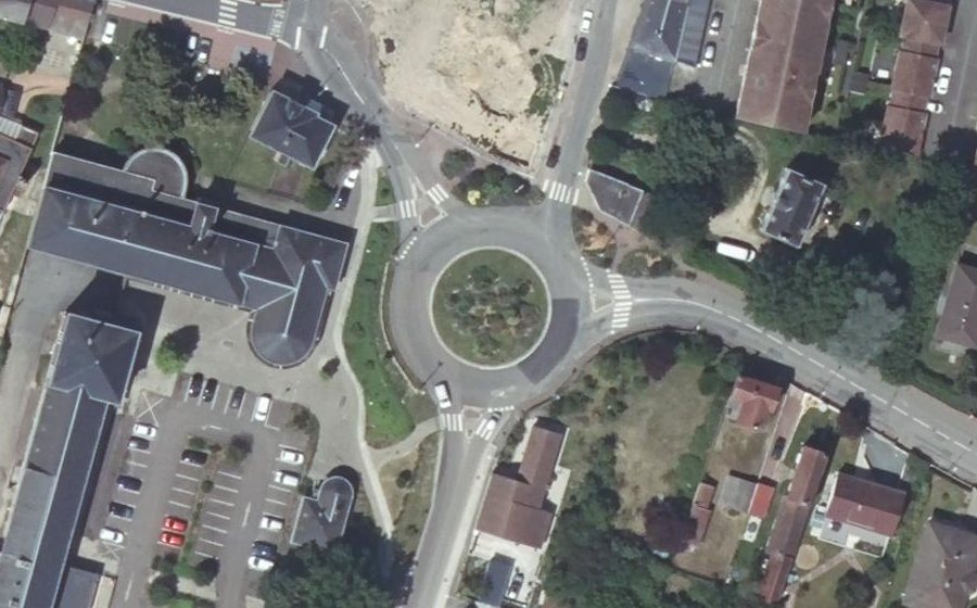 Vue aérienne du Rond-point anonyme n°26683587