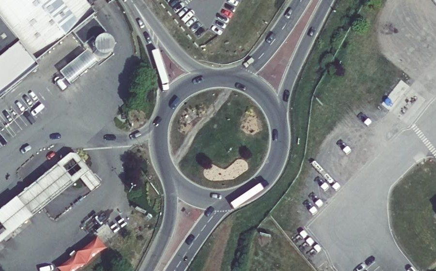 Vue aérienne du Rond-point anonyme n°26686840