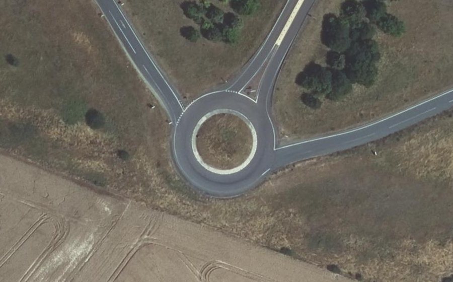 Vue aérienne du Rond-point anonyme n°26693220