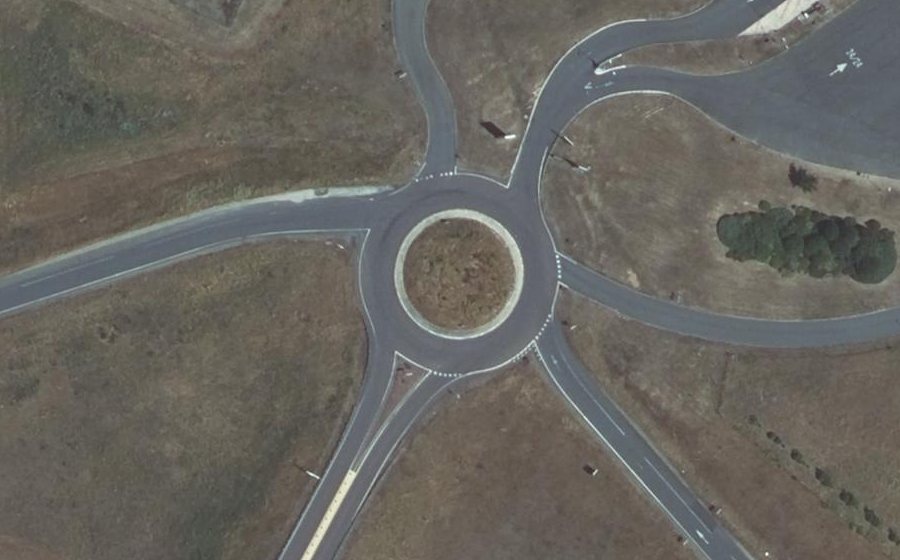 Vue aérienne du Rond-point anonyme n°26693225