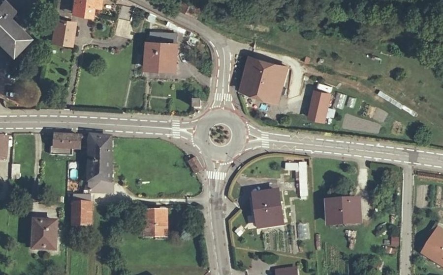 Vue aérienne du Rond-point anonyme n°26695489