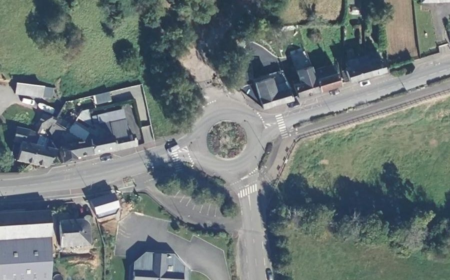 Vue aérienne du Rond-point anonyme n°26698404