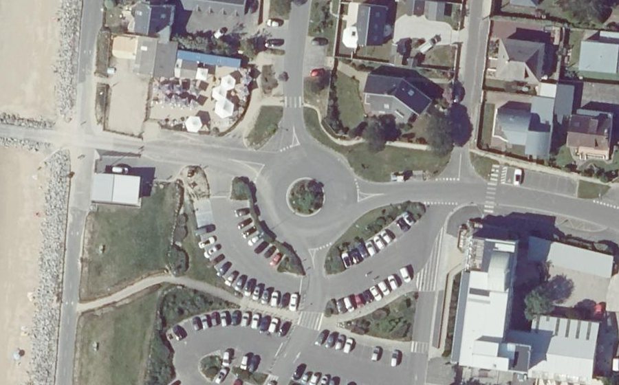 Vue aérienne du Rond-point anonyme n°26698873