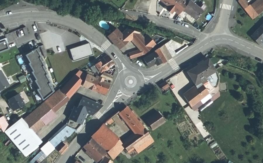 Vue aérienne du Rond-point anonyme n°26699560