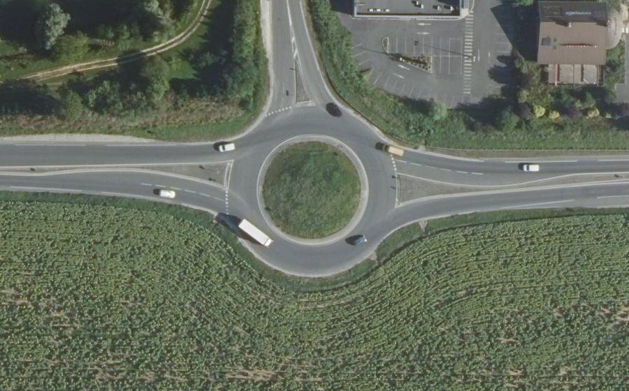 Vue aérienne du Rond-point anonyme n°26701626