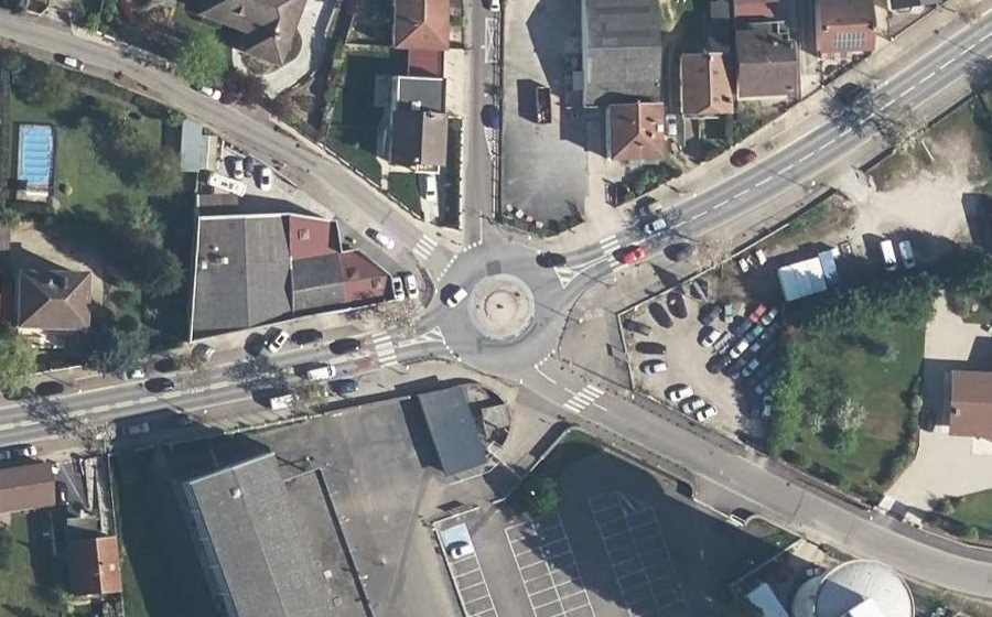 Vue aérienne du Rond-point anonyme n°267018647