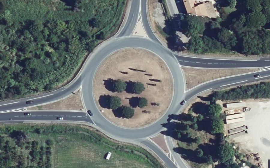Vue aérienne du Rond-point anonyme n°26703049