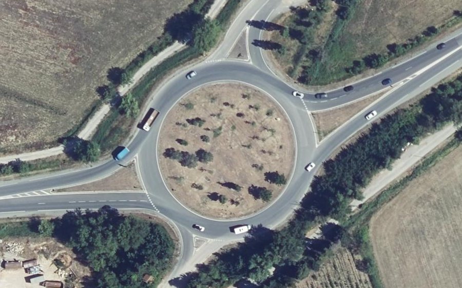Vue aérienne du Rond-point anonyme n°26703052