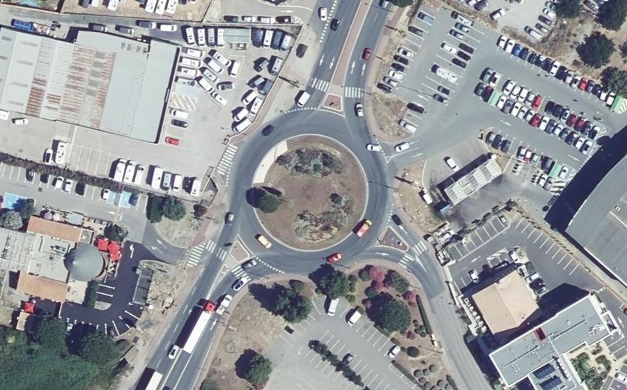 Vue aérienne du Rond-point anonyme n°26703056