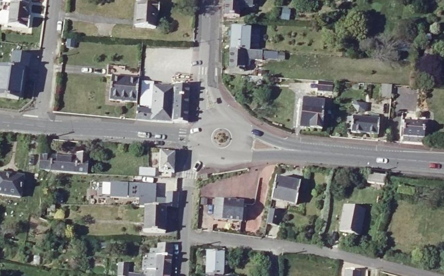 Vue aérienne du Rond-point anonyme n°26704112