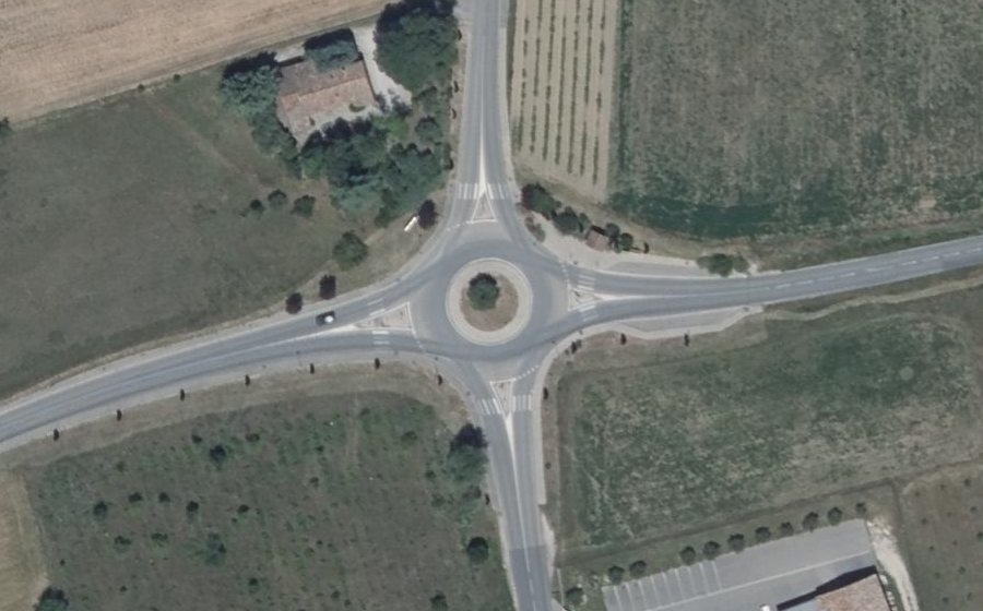 Vue aérienne du Rond-point anonyme n°26705925