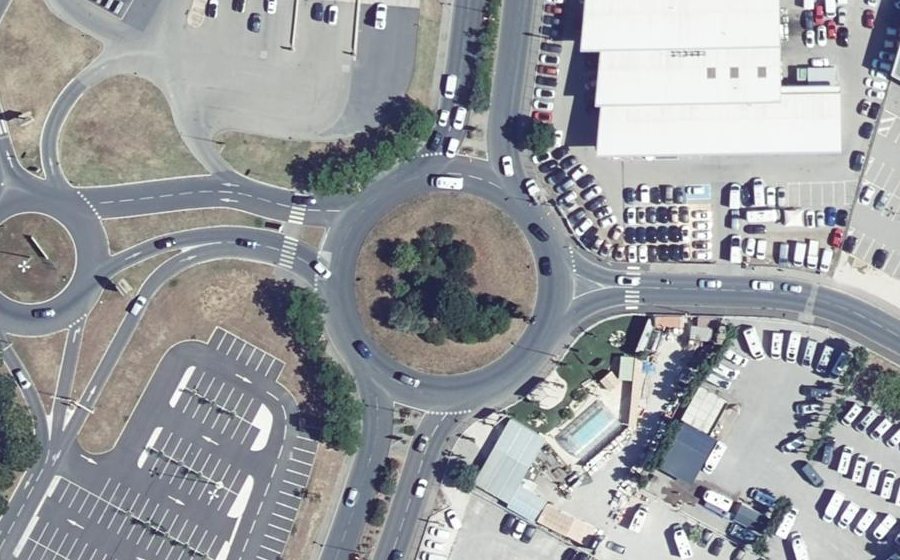 Vue aérienne du Rond-point anonyme n°26707353
