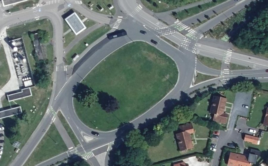 Vue aérienne du Rond-point anonyme n°26709144