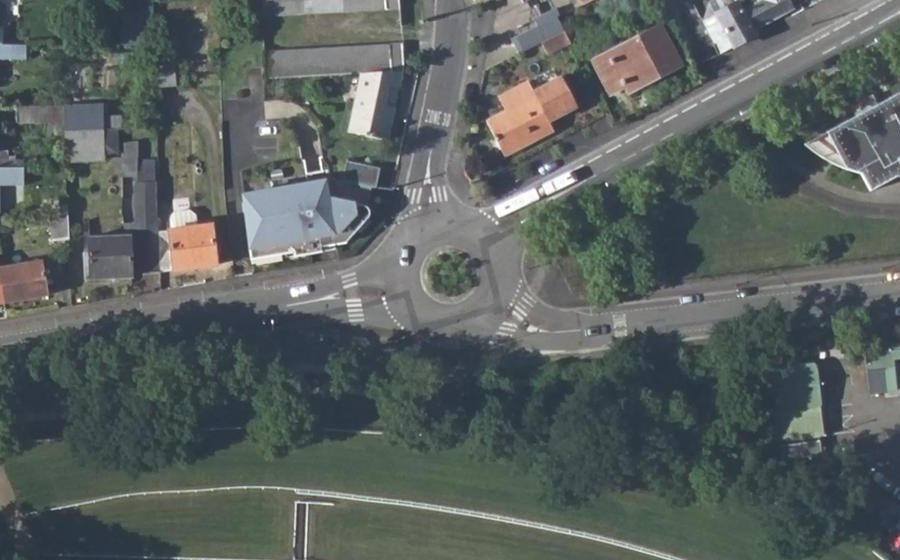 Vue aérienne du Rond-point anonyme n°26713533