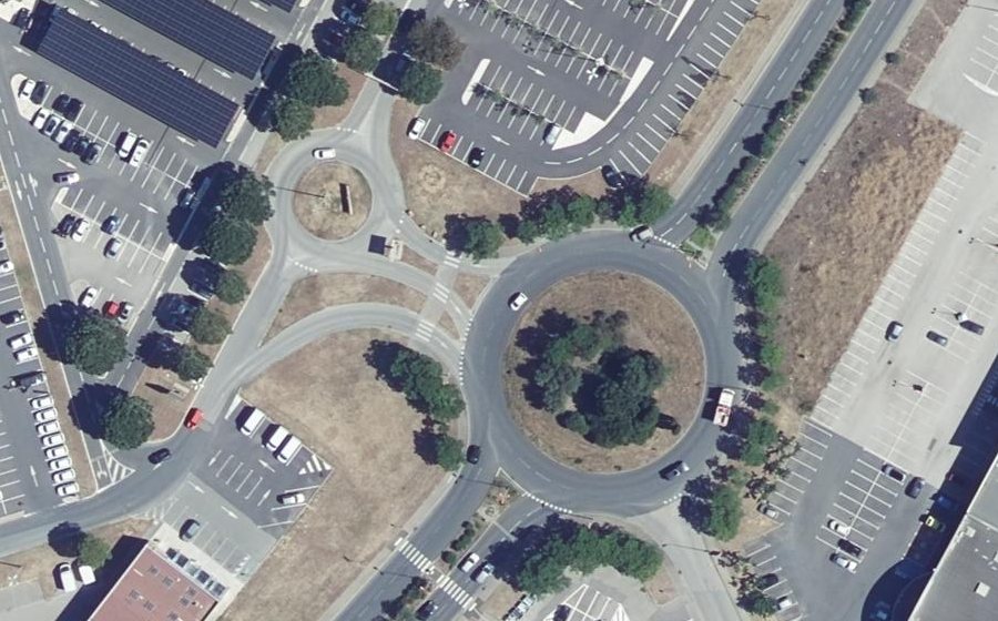Vue aérienne du Rond-point anonyme n°26716224