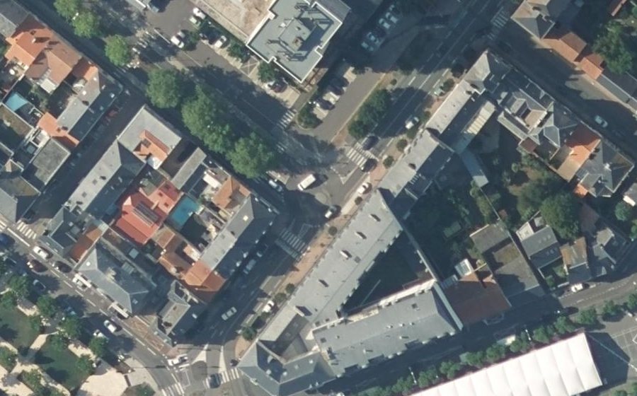 Vue aérienne du Rond-point anonyme n°267210696