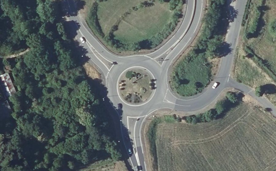 Vue aérienne du Rond-point anonyme n°26724504