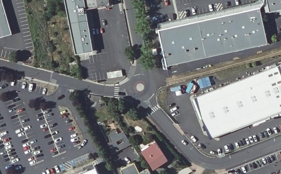 Vue aérienne du Rond-point anonyme n°26727181
