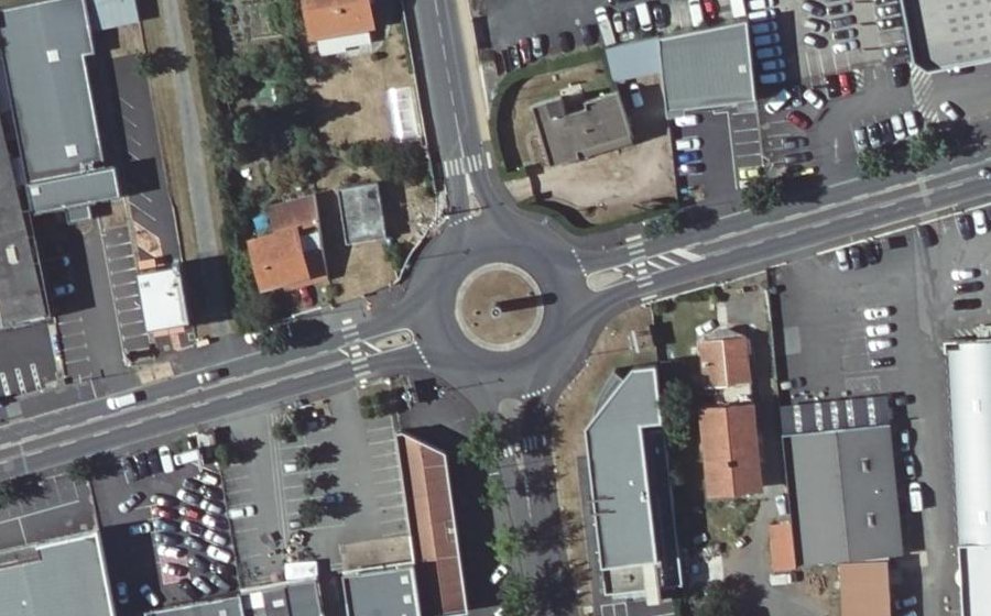 Vue aérienne du Rond-point anonyme n°26727184