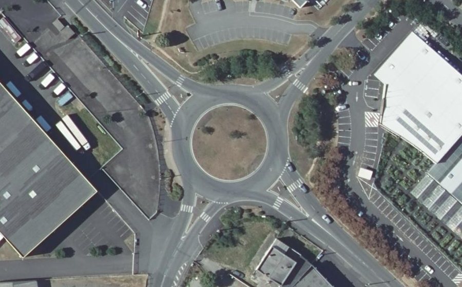 Vue aérienne du Rond-point anonyme n°26727204