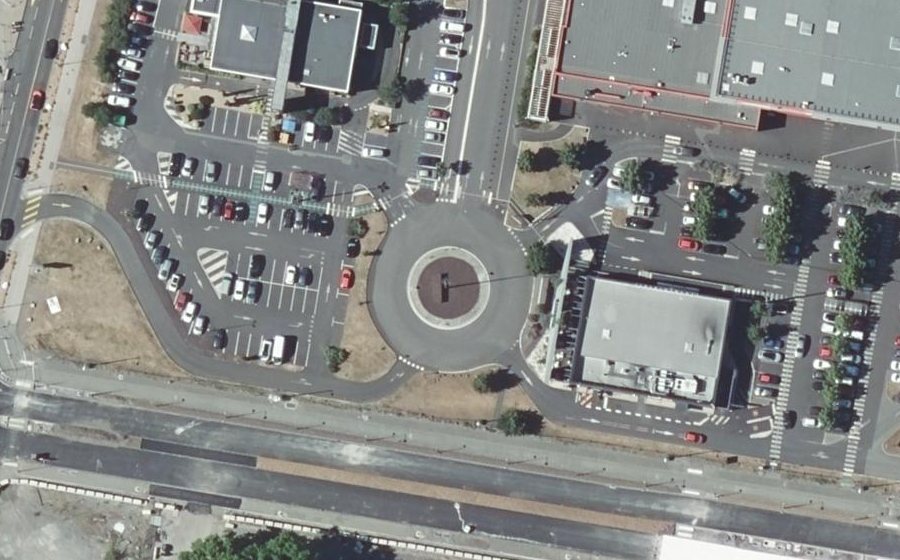 Vue aérienne du Rond-point anonyme n°26727516