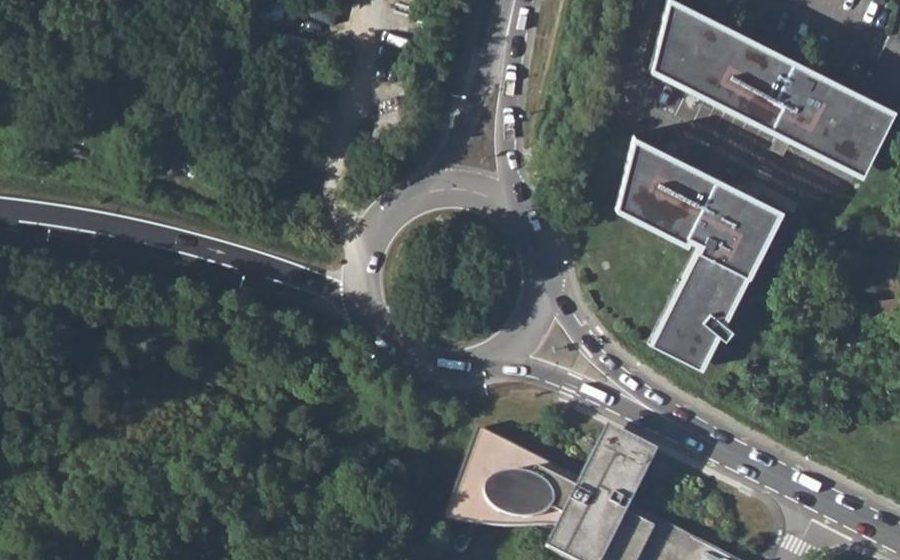 Vue aérienne du Rond-point anonyme n°26745391