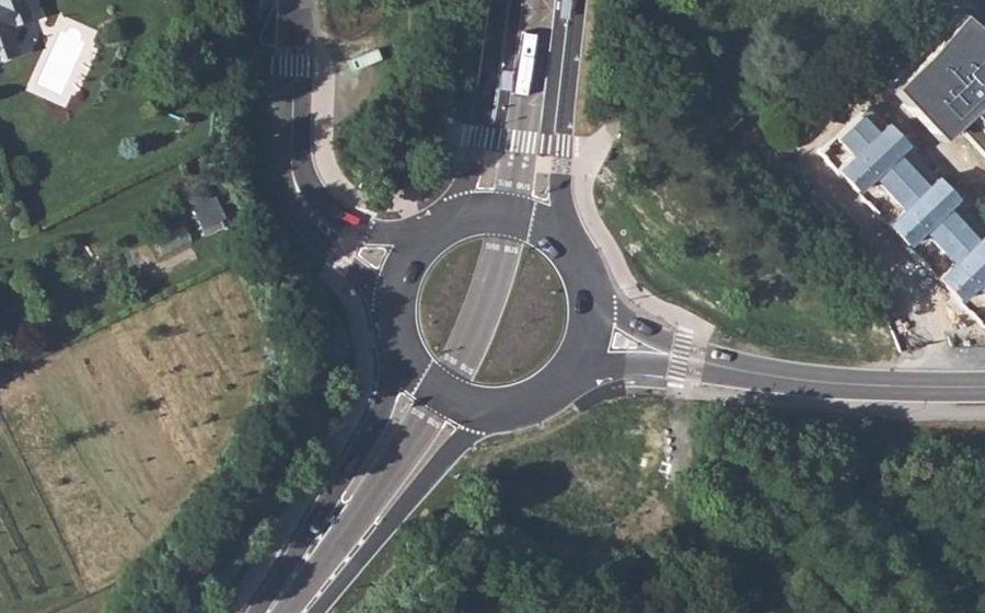 Vue aérienne du Rond-point anonyme n°26748113