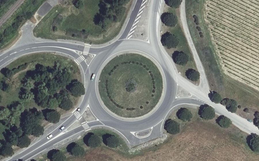 Vue aérienne du Rond-point anonyme n°26758286