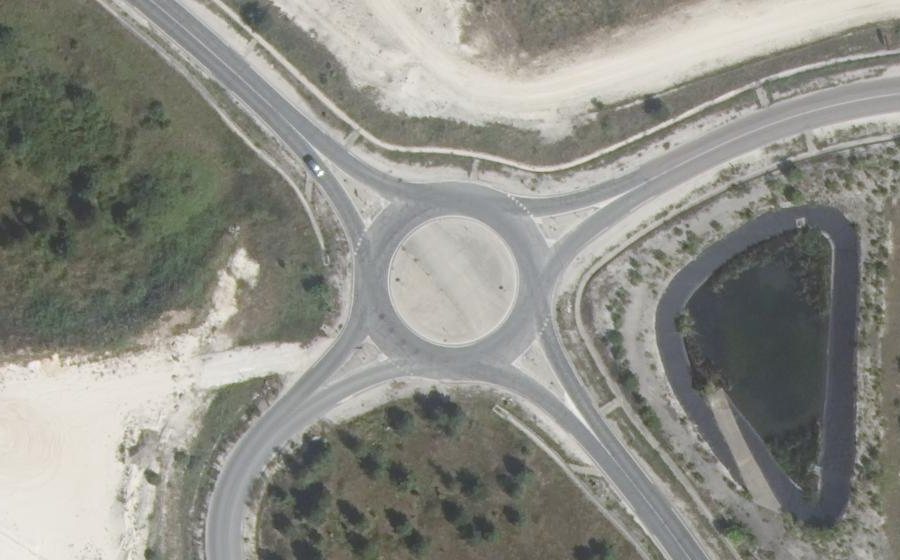 Vue aérienne du Rond-point anonyme n°267638012