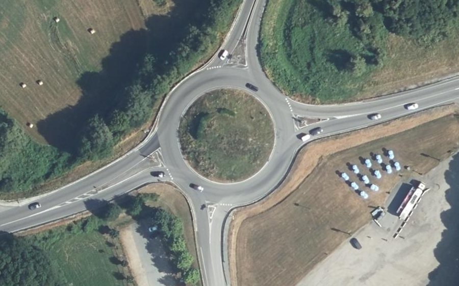 Vue aérienne du Rond-point anonyme n°26768496